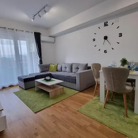 Modern & Trendy Apartment *