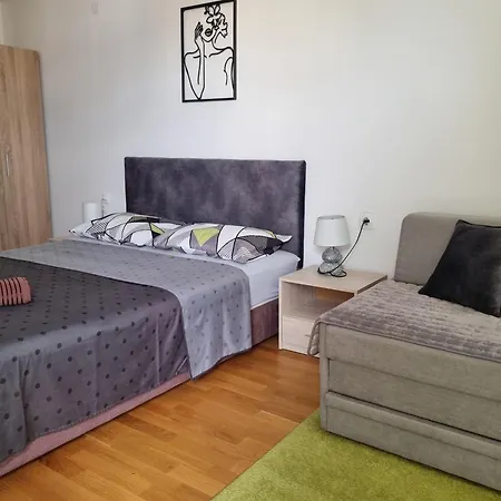 Modern & Trendy Apartment *