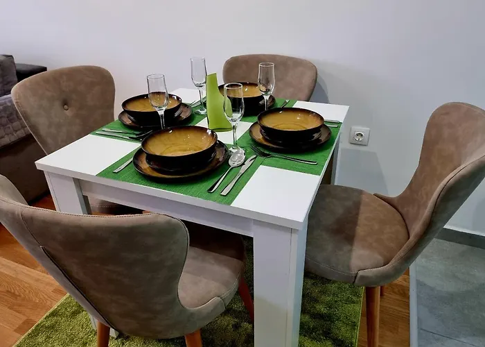 Modern & Trendy Apartment *