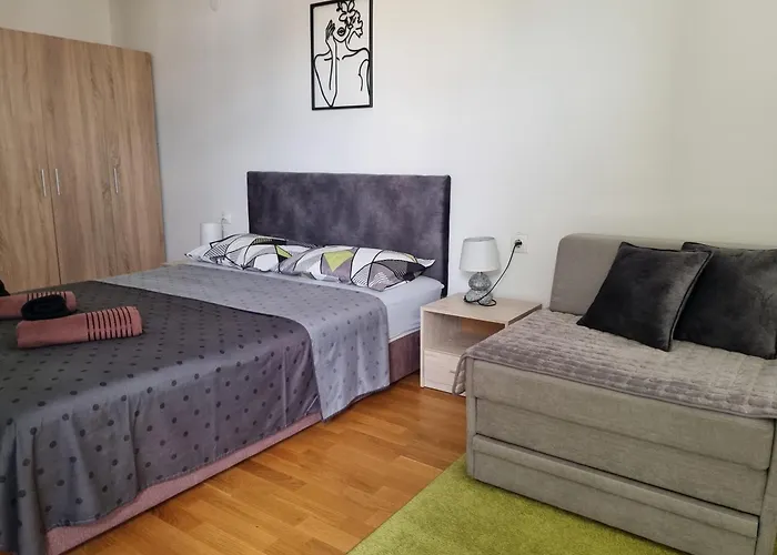 Modern & Trendy Apartment *